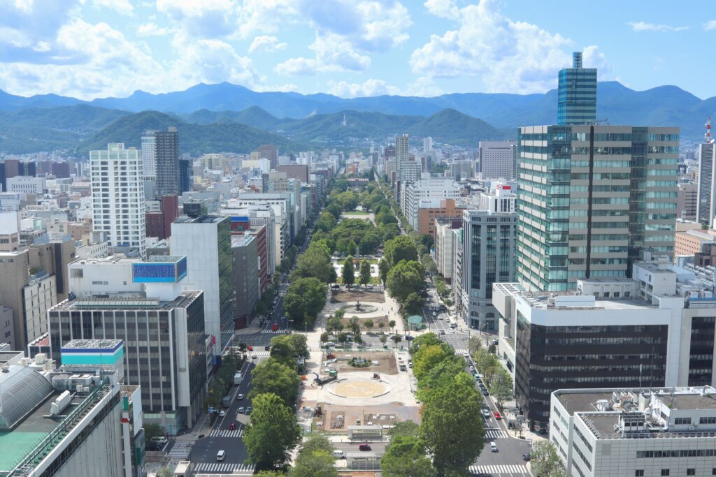 市街地と山並み